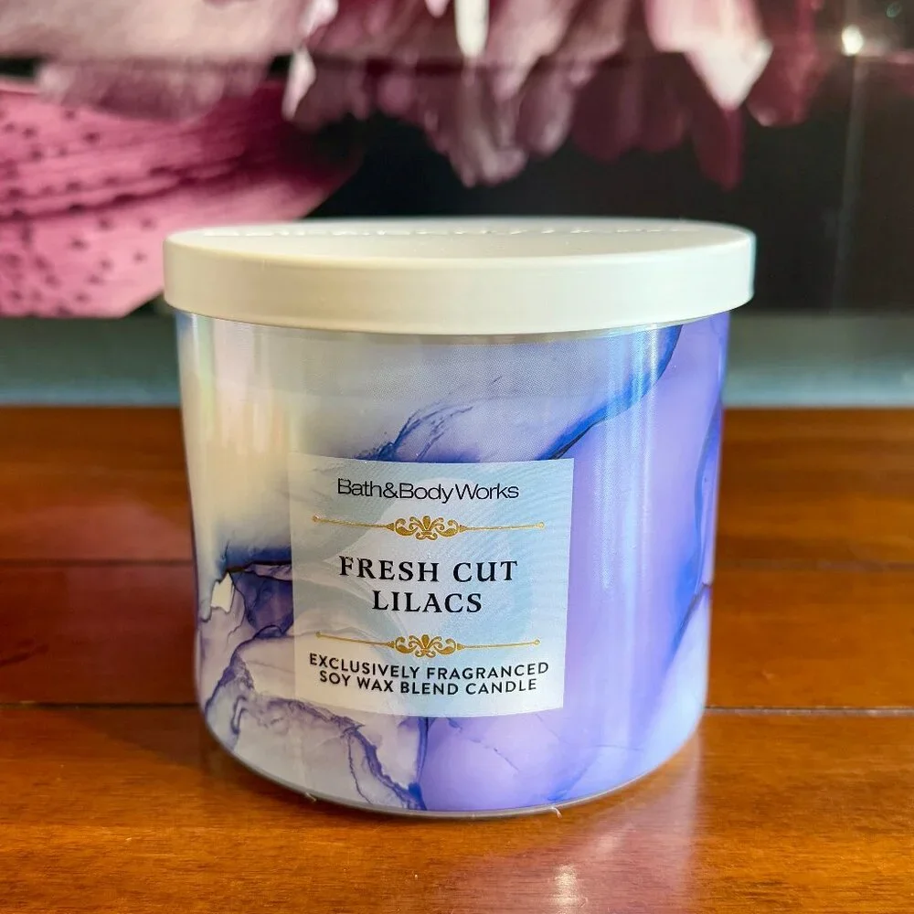 NEW FRESH CUT LILACS 3-Wick Candle Bath & Body Works - Picture 1 of 3